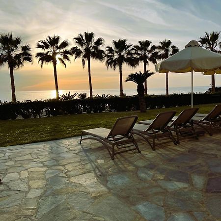 Platzia Beach Villas Пафос Екстериор снимка
