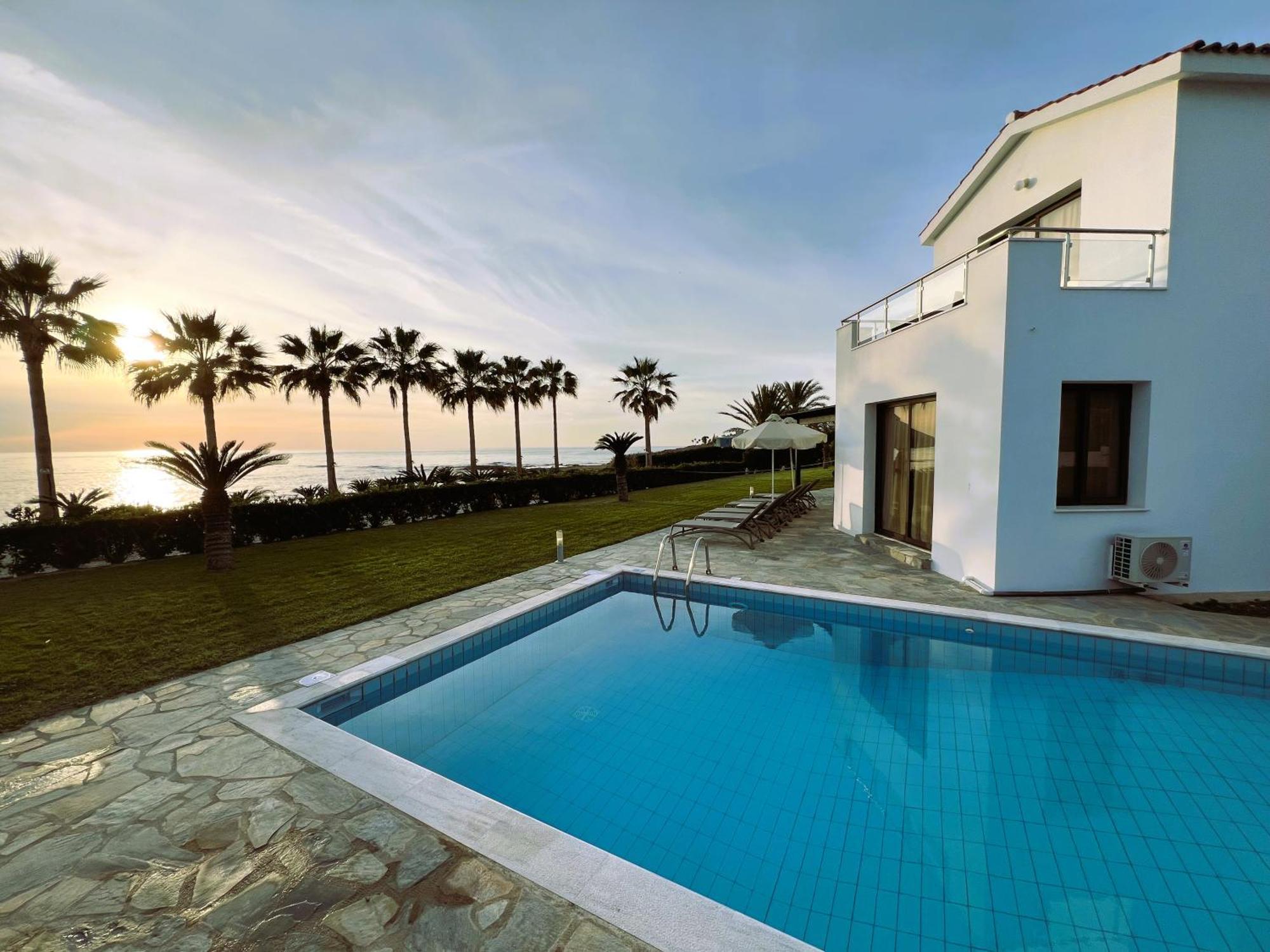 Platzia Beach Villas Пафос Екстериор снимка