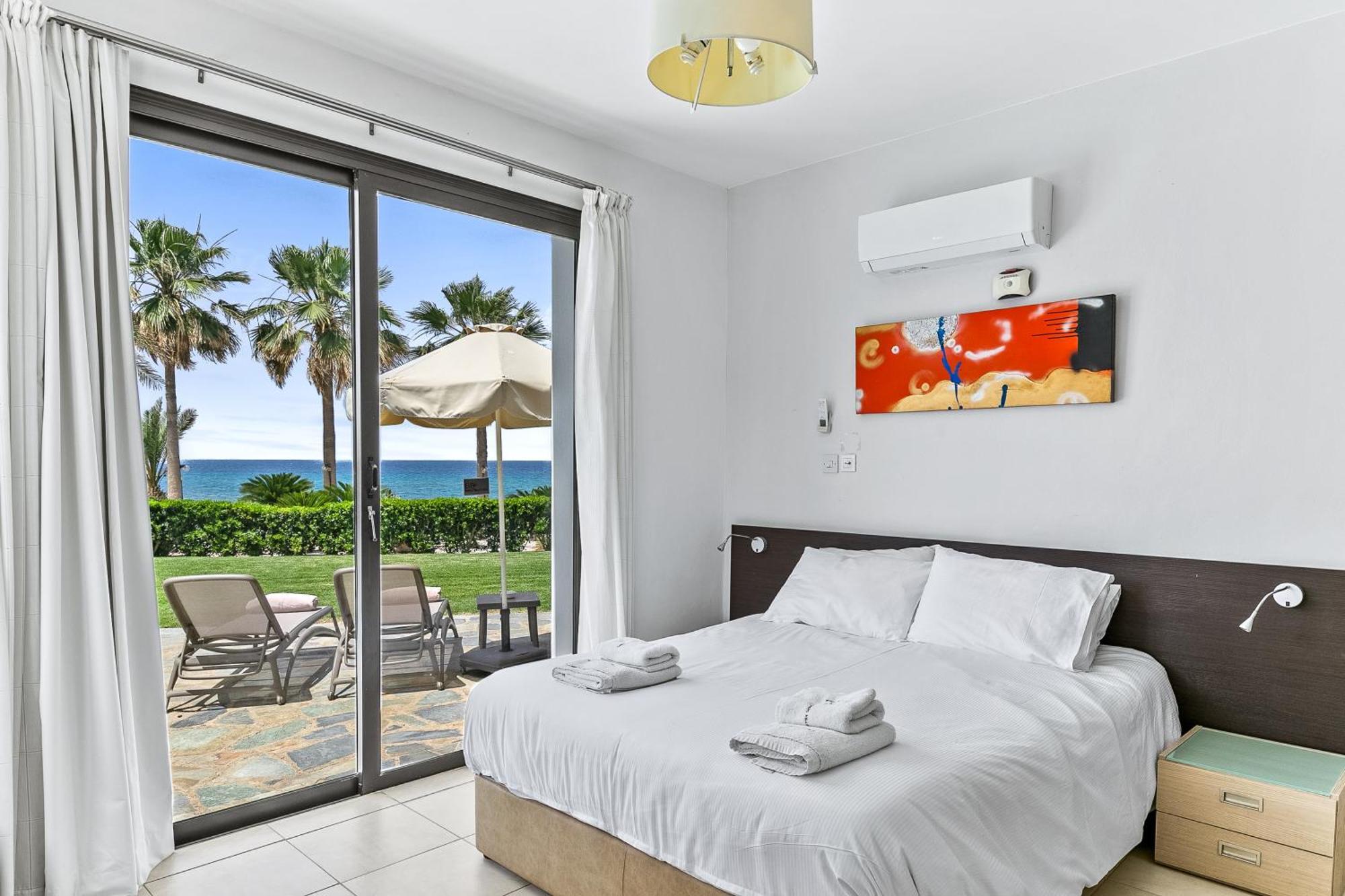 Platzia Beach Villas Пафос Екстериор снимка