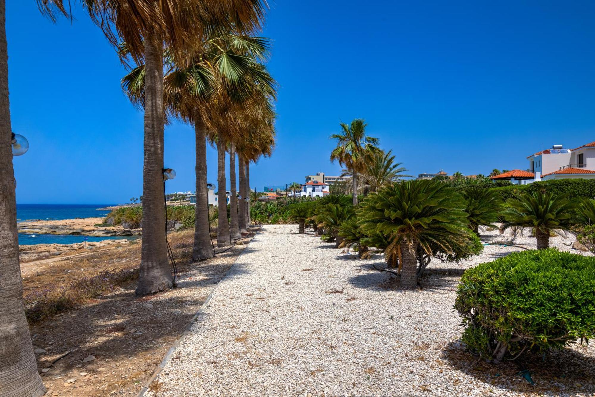 Platzia Beach Villas Пафос Екстериор снимка