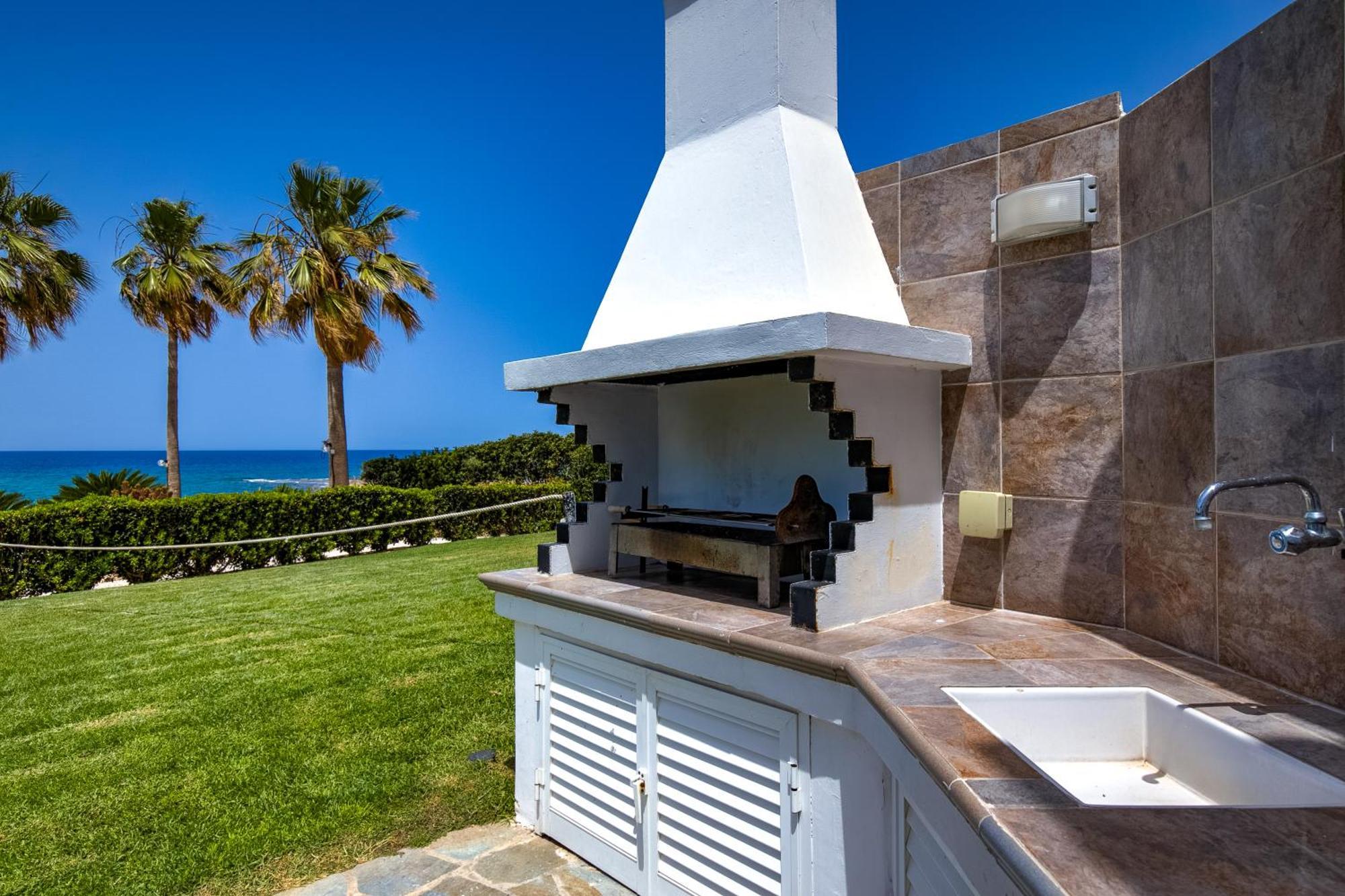 Platzia Beach Villas Пафос Екстериор снимка