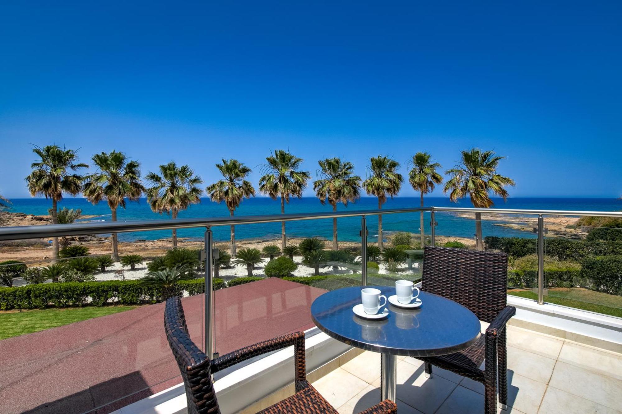 Platzia Beach Villas Пафос Екстериор снимка