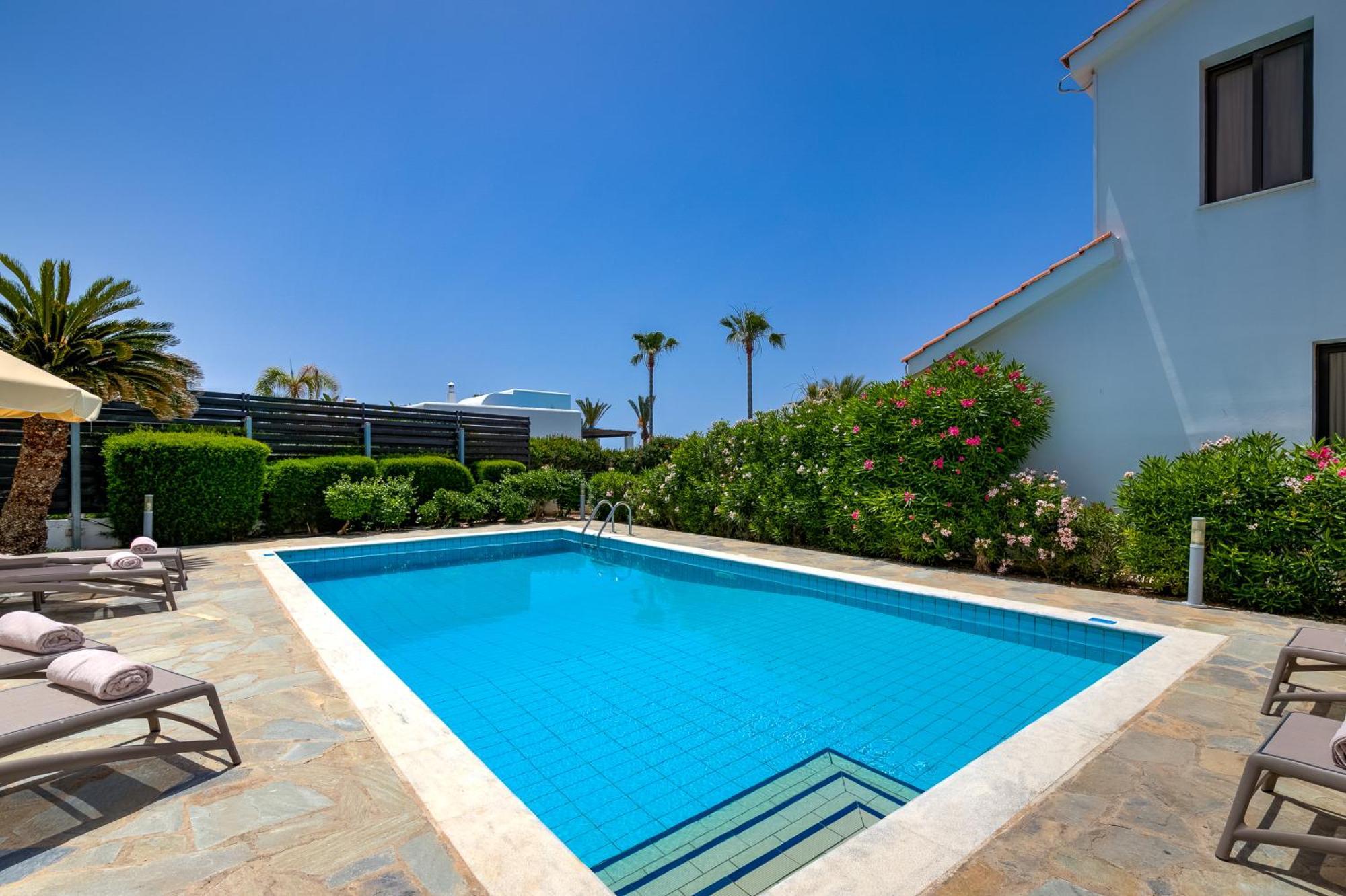 Platzia Beach Villas Пафос Екстериор снимка