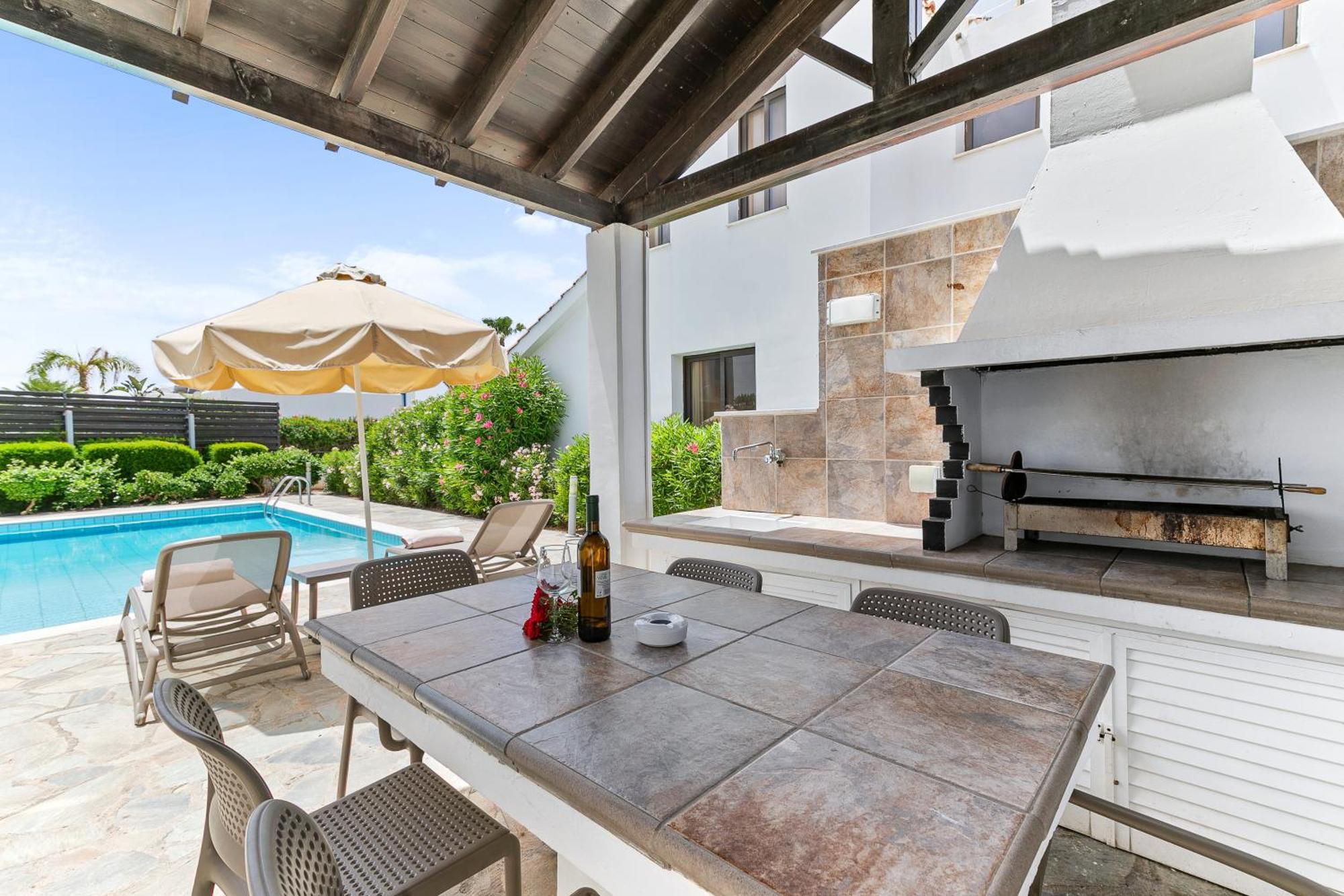 Platzia Beach Villas Пафос Екстериор снимка