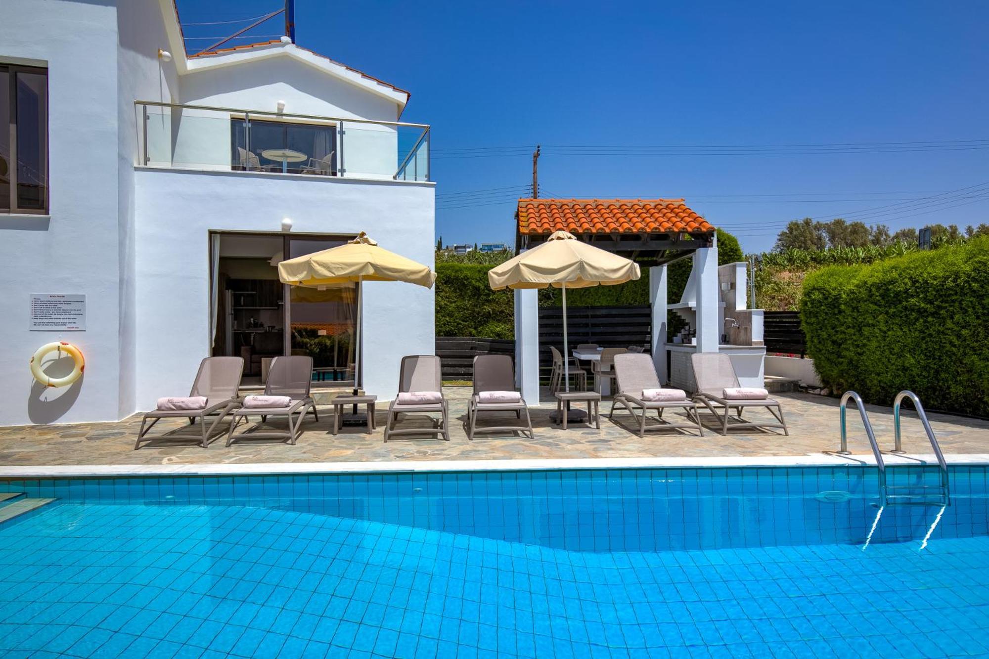 Platzia Beach Villas Пафос Екстериор снимка