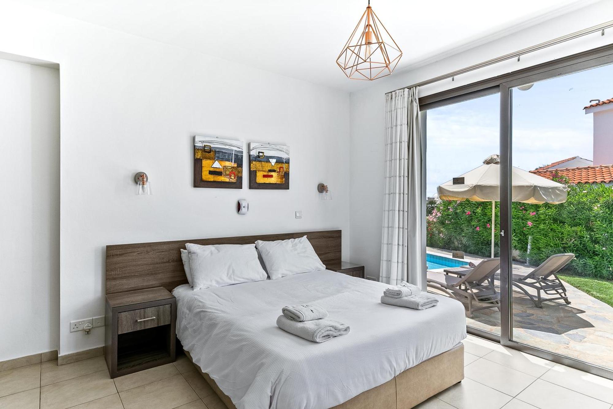 Platzia Beach Villas Пафос Екстериор снимка