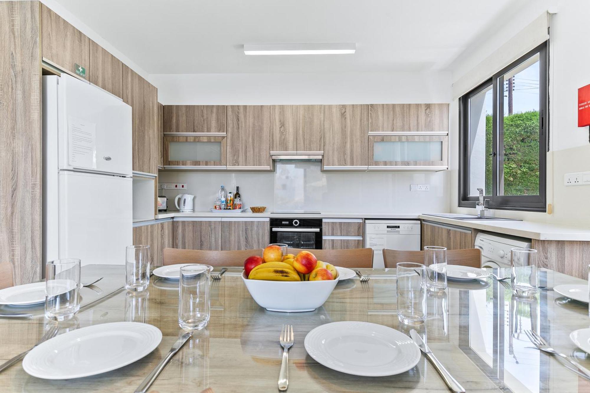 Platzia Beach Villas Пафос Екстериор снимка