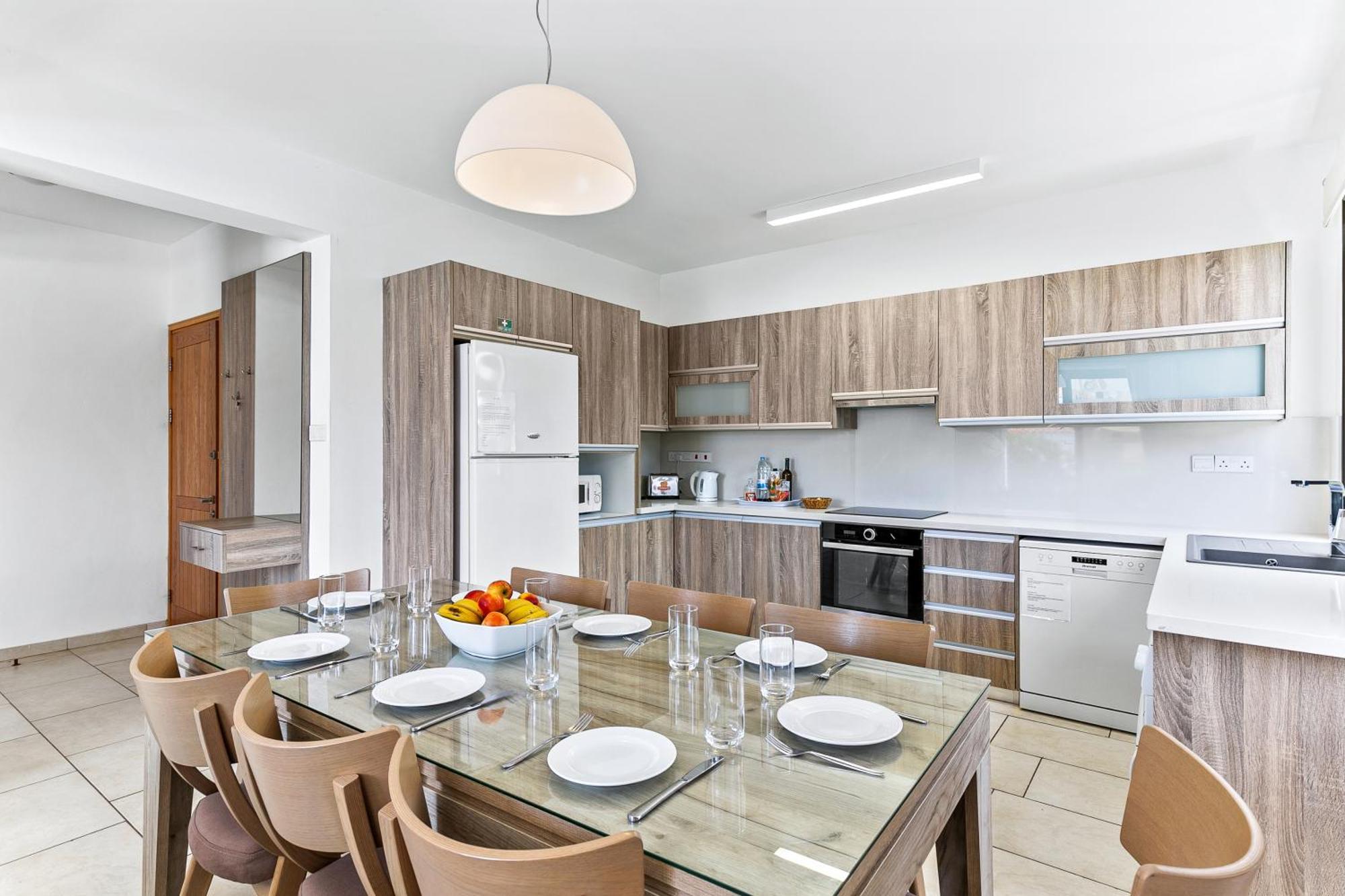 Platzia Beach Villas Пафос Екстериор снимка