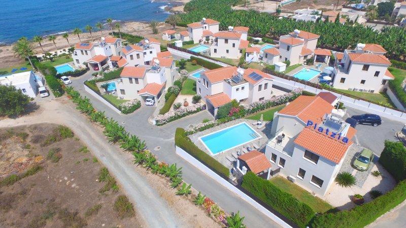 Platzia Beach Villas Пафос Екстериор снимка