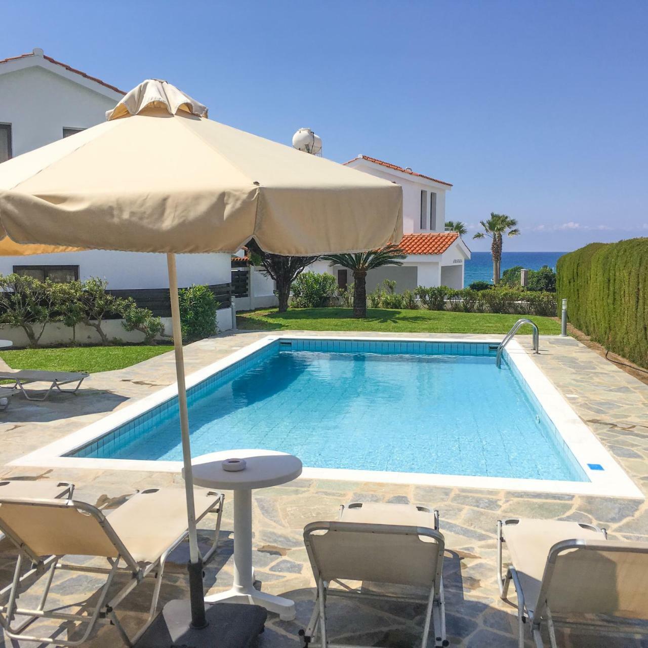 Platzia Beach Villas Пафос Екстериор снимка